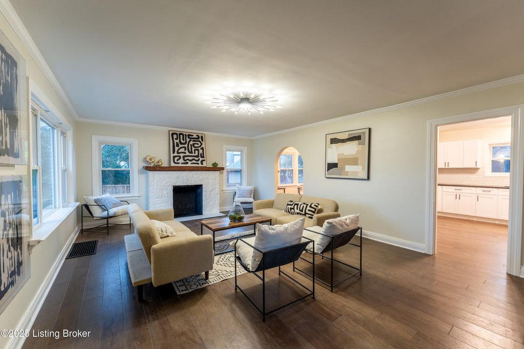 Photo of 4435 Taylorsville Rd, Louisville, KY 40220 (MLS # 1703903)