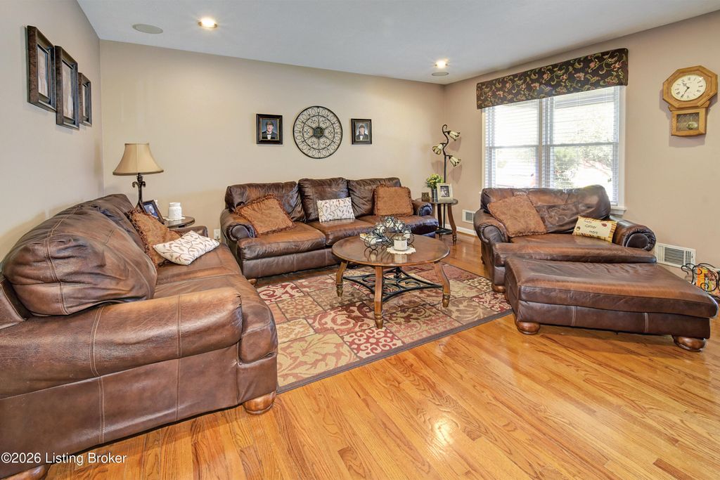 Photo of 3912 Iron Horse Way, Louisville, KY 40272 (MLS # 1715564)