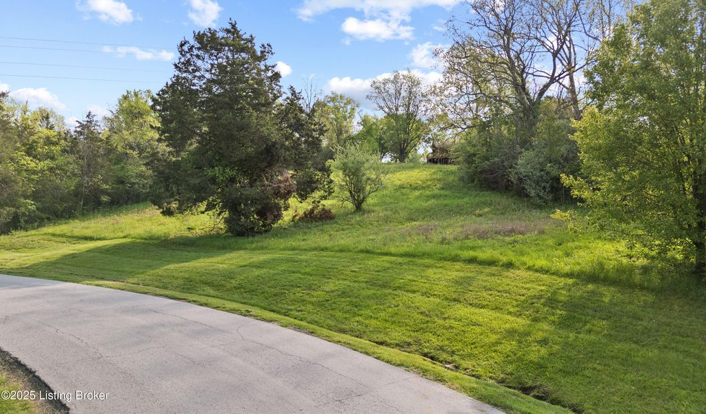 Photo of 380 S 31 E Loop, Mt Washington, KY 40047 (MLS # 1705501)