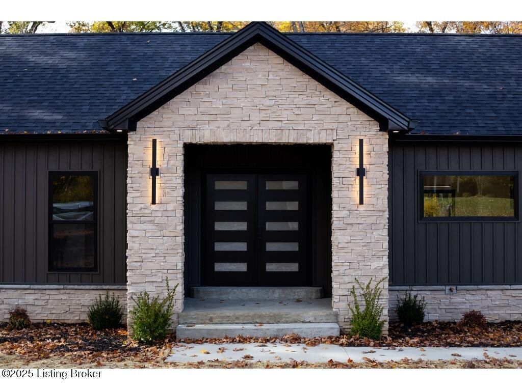 Photo of 1304 Burns Rd, Radcliff, KY 40160 (MLS # 1705026)