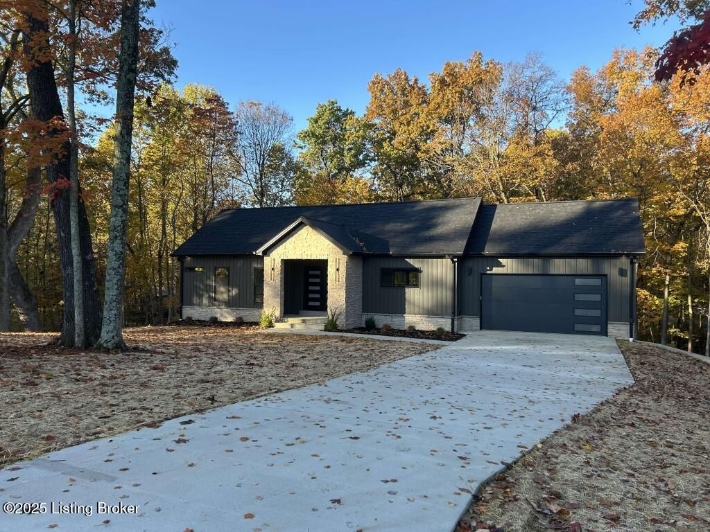 Photo of 1304 Burns Rd, Radcliff, KY 40160 (MLS # 1705026)