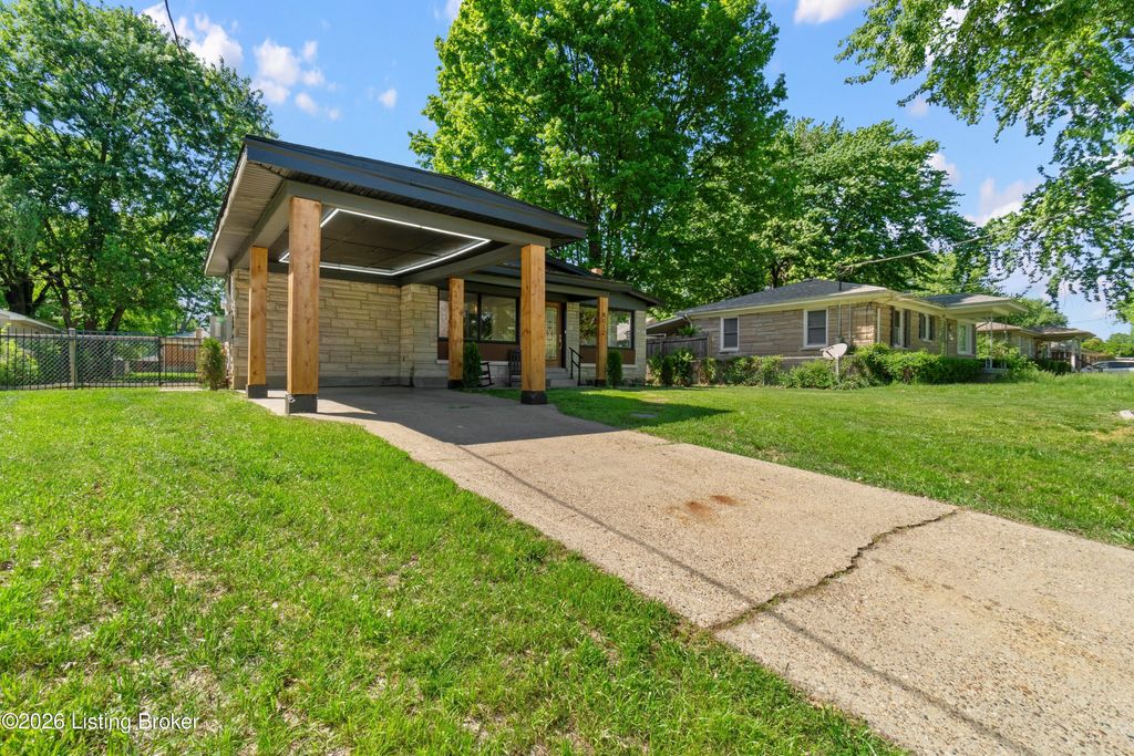 Photo of 8012 Daffodil Dr, Louisville, KY 40258 (MLS # 1715707)