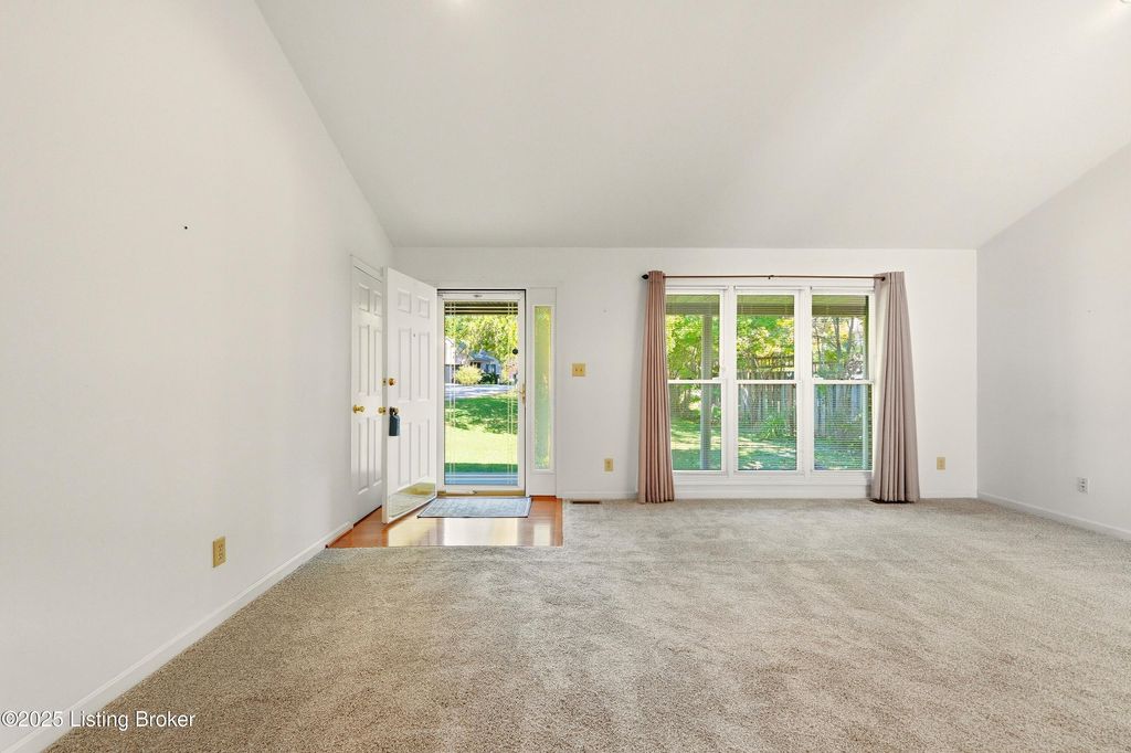 Photo of 4700 Edds Ct, Crestwood, KY 40014 (MLS # 1700787)