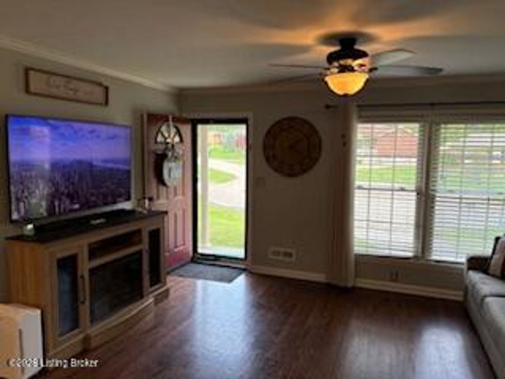 Photo of 5508 Tealeaf Ct, Louisville, KY 40291 (MLS # 1715841)