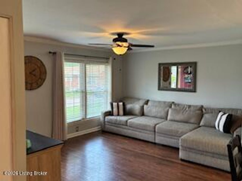 Photo of 5508 Tealeaf Ct, Louisville, KY 40291 (MLS # 1715841)
