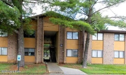 Photo of 7084 Wildwood Cir #APT 81, Louisville, KY 40291 (MLS # 1705013)
