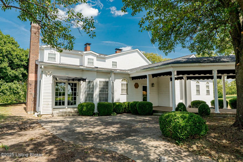 Photo of 3976 Shelbyville Rd, Shelbyville, KY 40065 (MLS # 1707906)