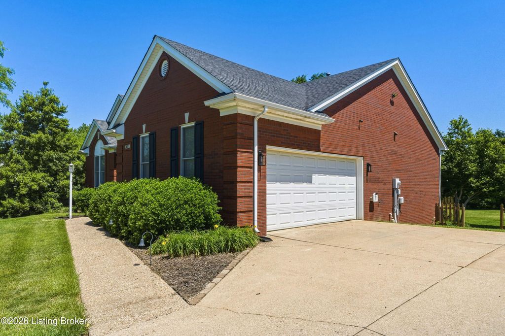 Photo of 209 Sundown Ct, Mt Washington, KY 40047 (MLS # 1717457)