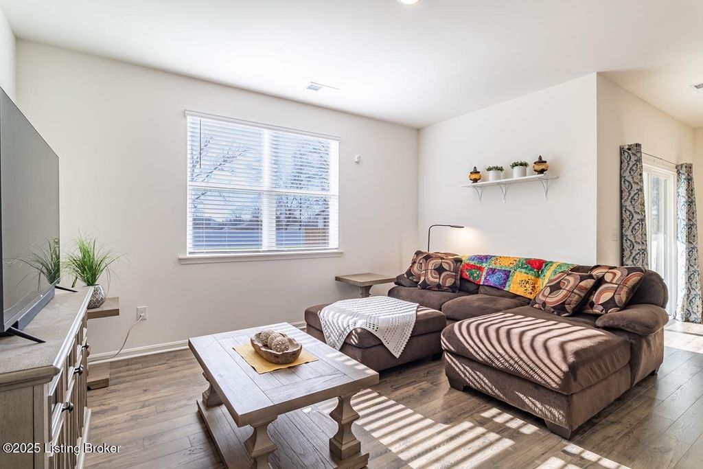 Photo of 5804 Kellie Woods Dr, Louisville, KY 40258 (MLS # 1705147)