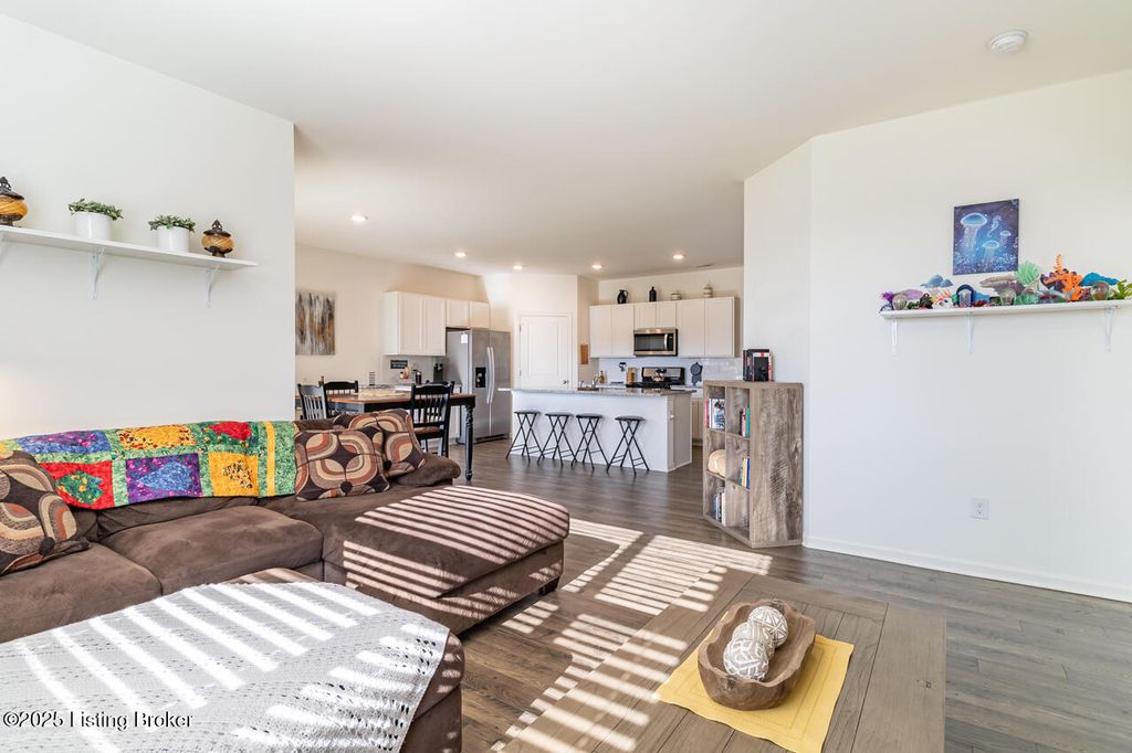 Photo of 5804 Kellie Woods Dr, Louisville, KY 40258 (MLS # 1705147)