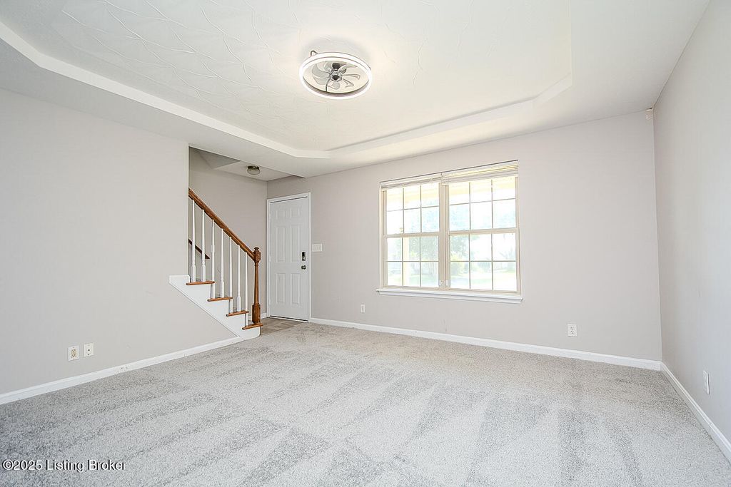 Photo of 6305 Leisure Ln, Louisville, KY 40229 (MLS # 1705448)