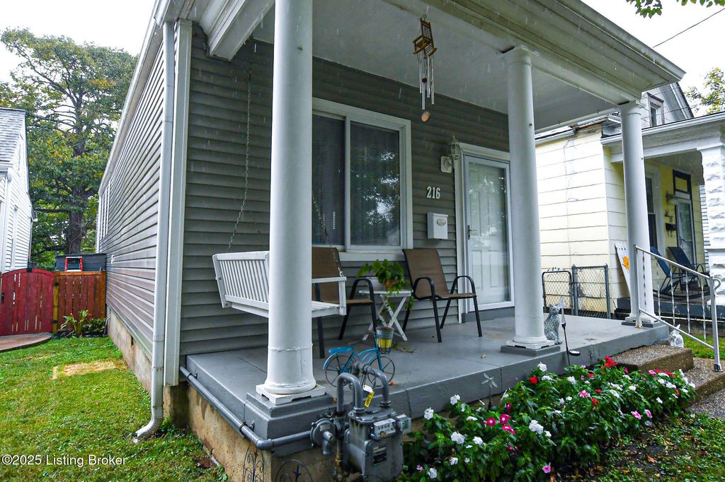 Photo of 216 Saunders Ave, Louisville, KY 40206 (MLS # 1700166)