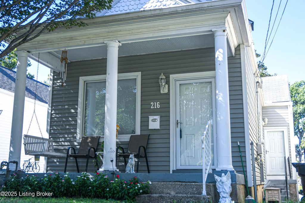 Photo of 216 Saunders Ave, Louisville, KY 40206 (MLS # 1700166)