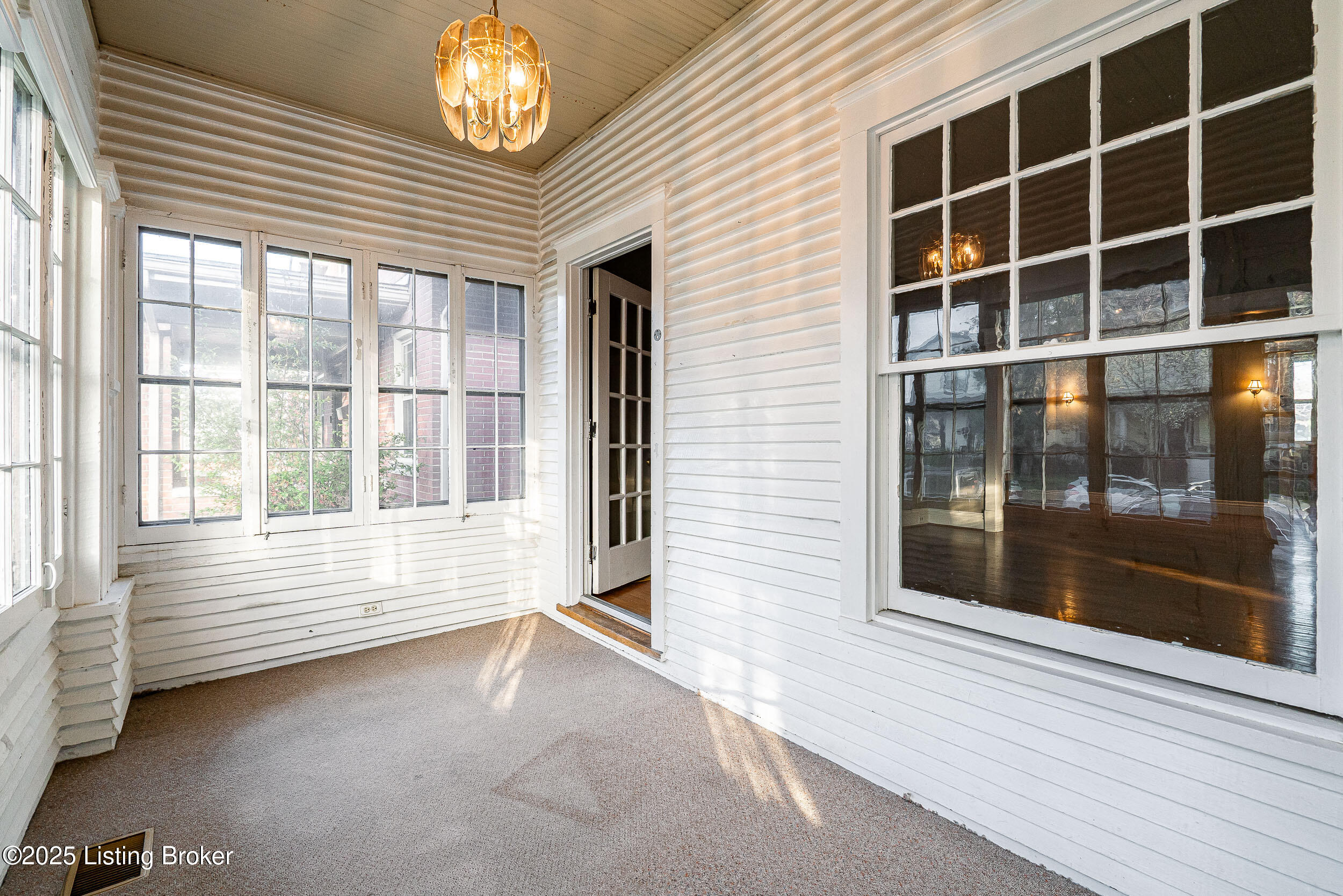 2105 Woodbourne Ave, Louisville, Kentucky image 5