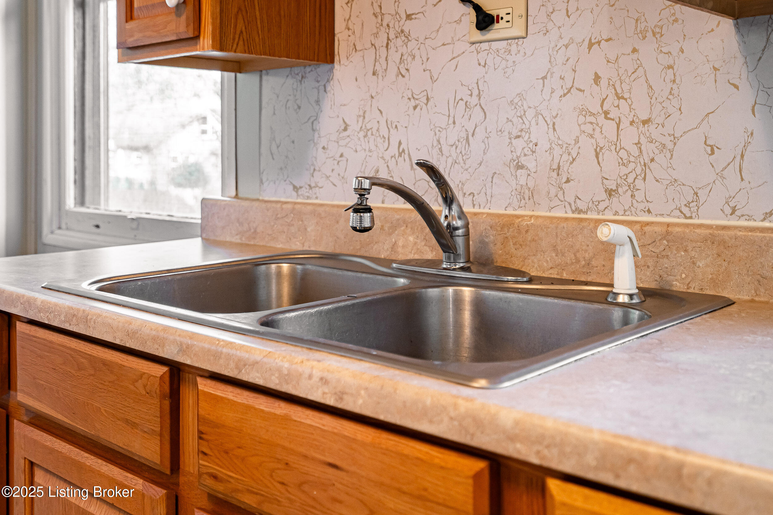 2105 Woodbourne Ave, Louisville, Kentucky image 35