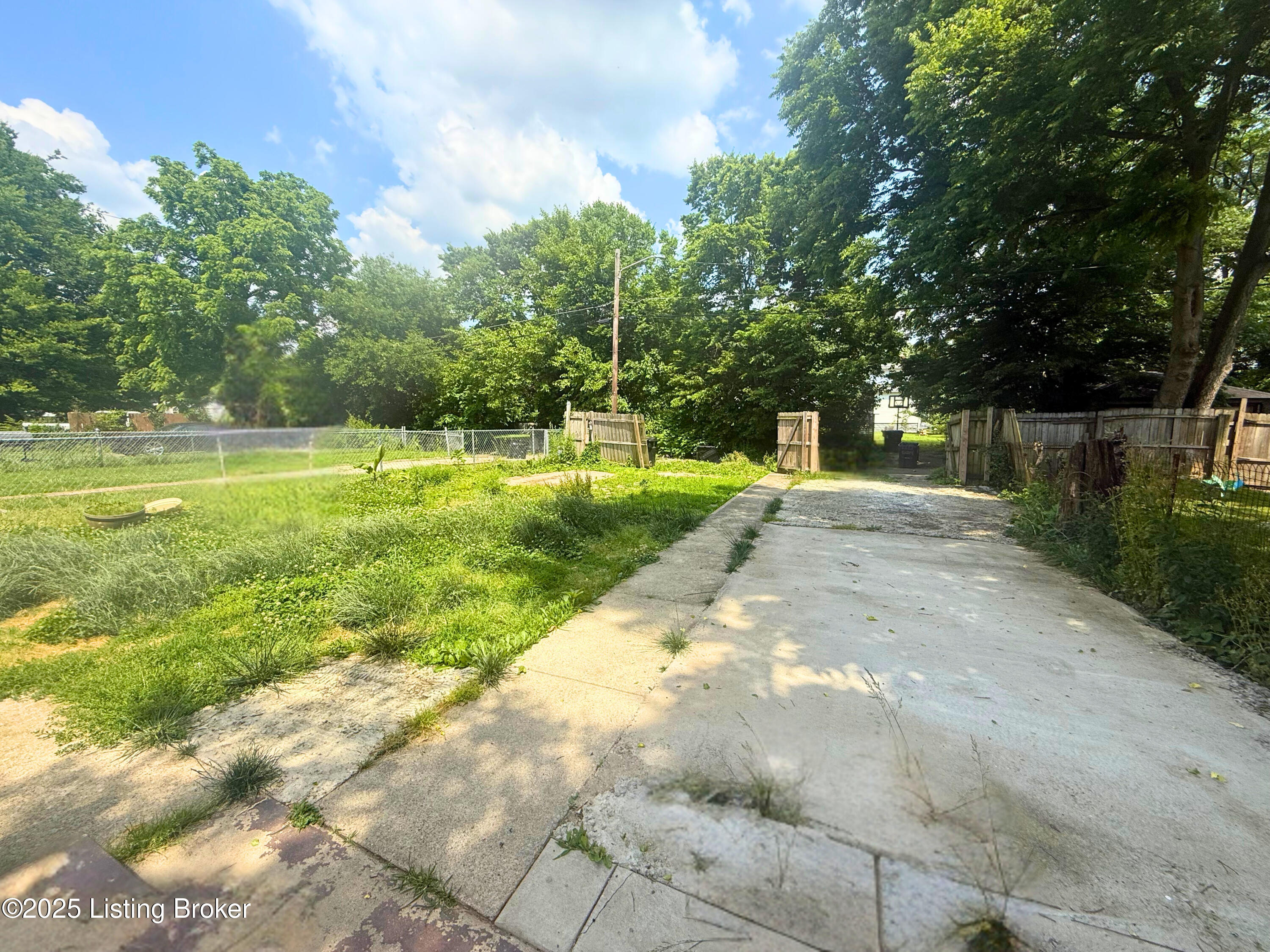 653 Cecil Ave, Louisville, Kentucky image 21