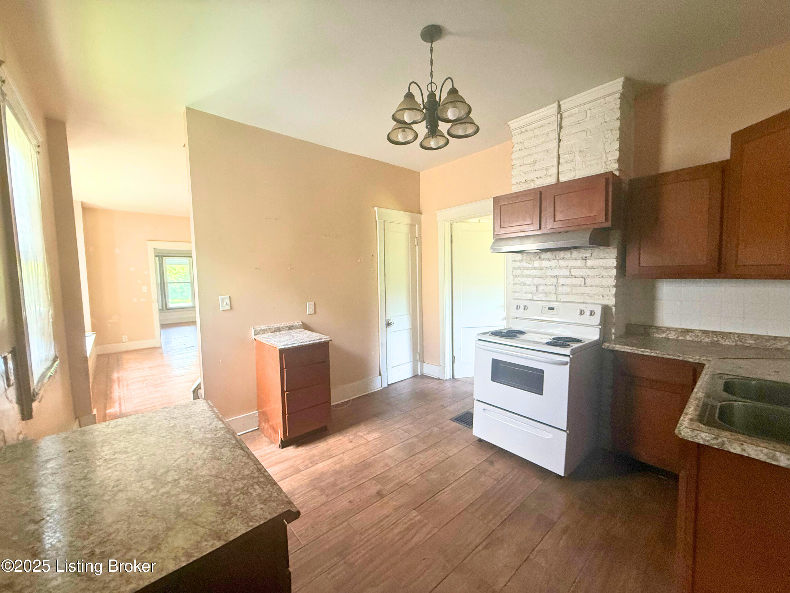 653 Cecil Ave, Louisville, Kentucky image 6