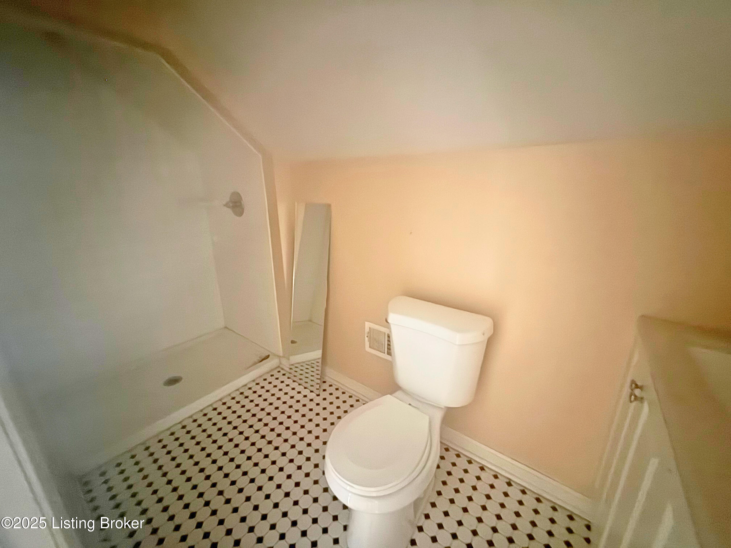 653 Cecil Ave, Louisville, Kentucky image 13