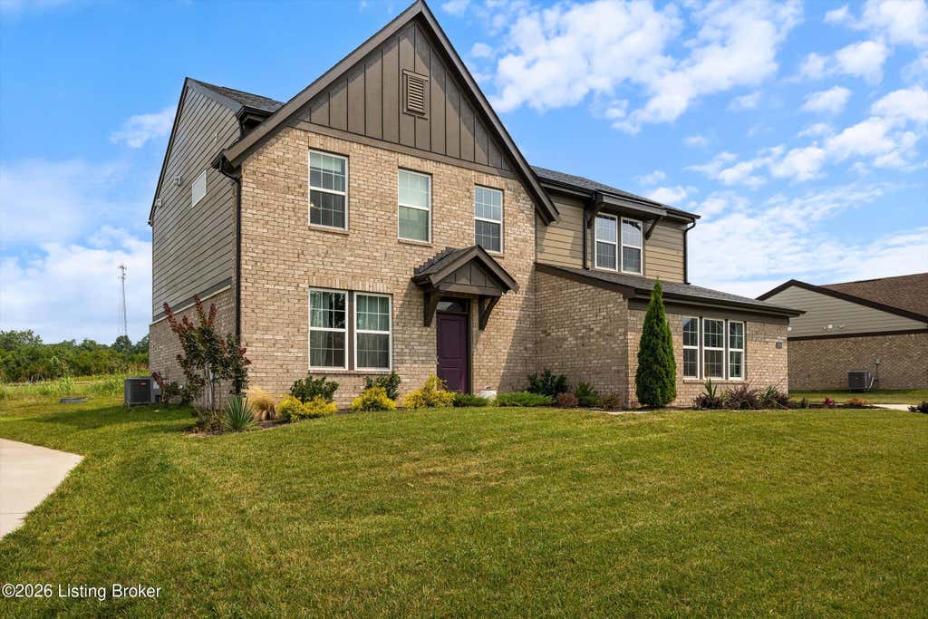 Photo of 2206 Summit View Ct, La Grange, KY 40031 (MLS # 1724782)