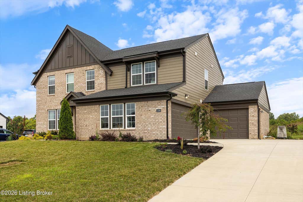 Photo of 2206 Summit View Ct, La Grange, KY 40031 (MLS # 1724782)