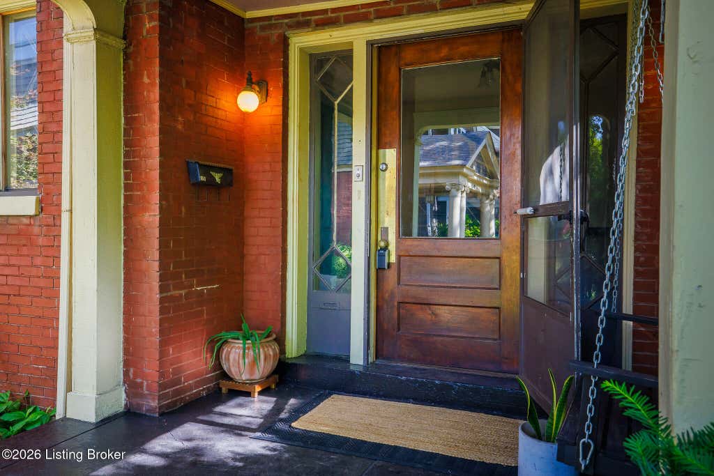 Photo of 1238 Ormsby Ct, Louisville, KY 40203 (MLS # 1719551)