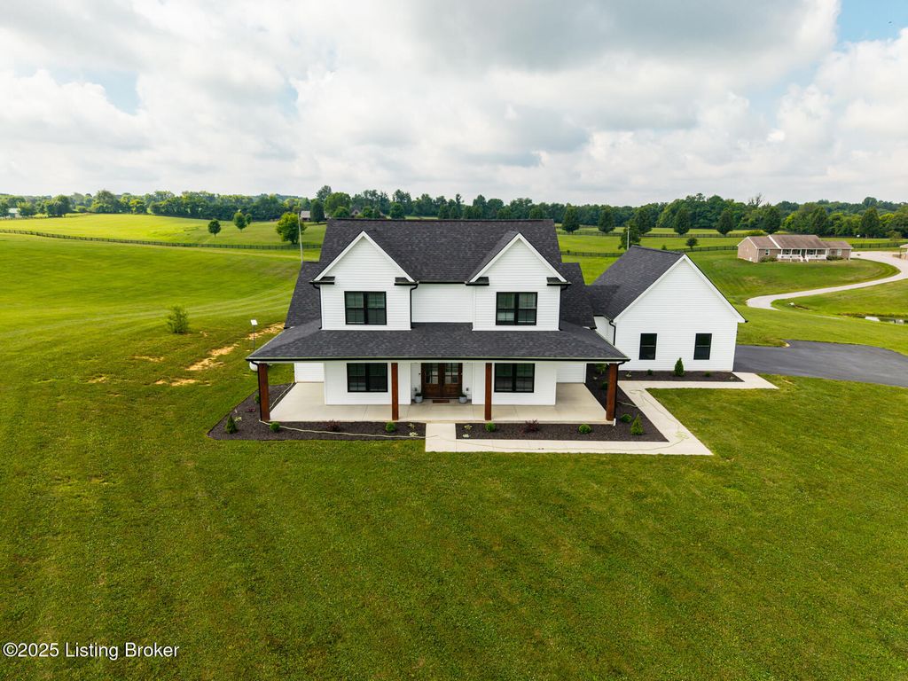 Photo of 3344 Frankfort Rd, Shelbyville, KY 40065 (MLS # 1707071)