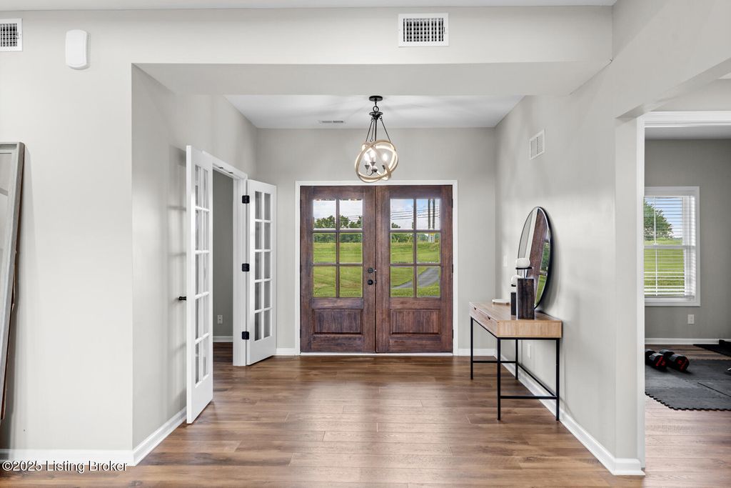 Photo of 3344 Frankfort Rd, Shelbyville, KY 40065 (MLS # 1707071)