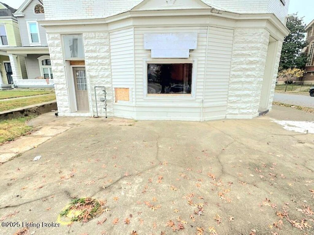 Photo of 3000 S 3rd St #1-6, Louisville, KY 40208 (MLS # 1704845)
