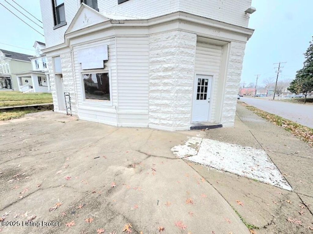 Photo of 3000 S 3rd St #1-6, Louisville, KY 40208 (MLS # 1704845)