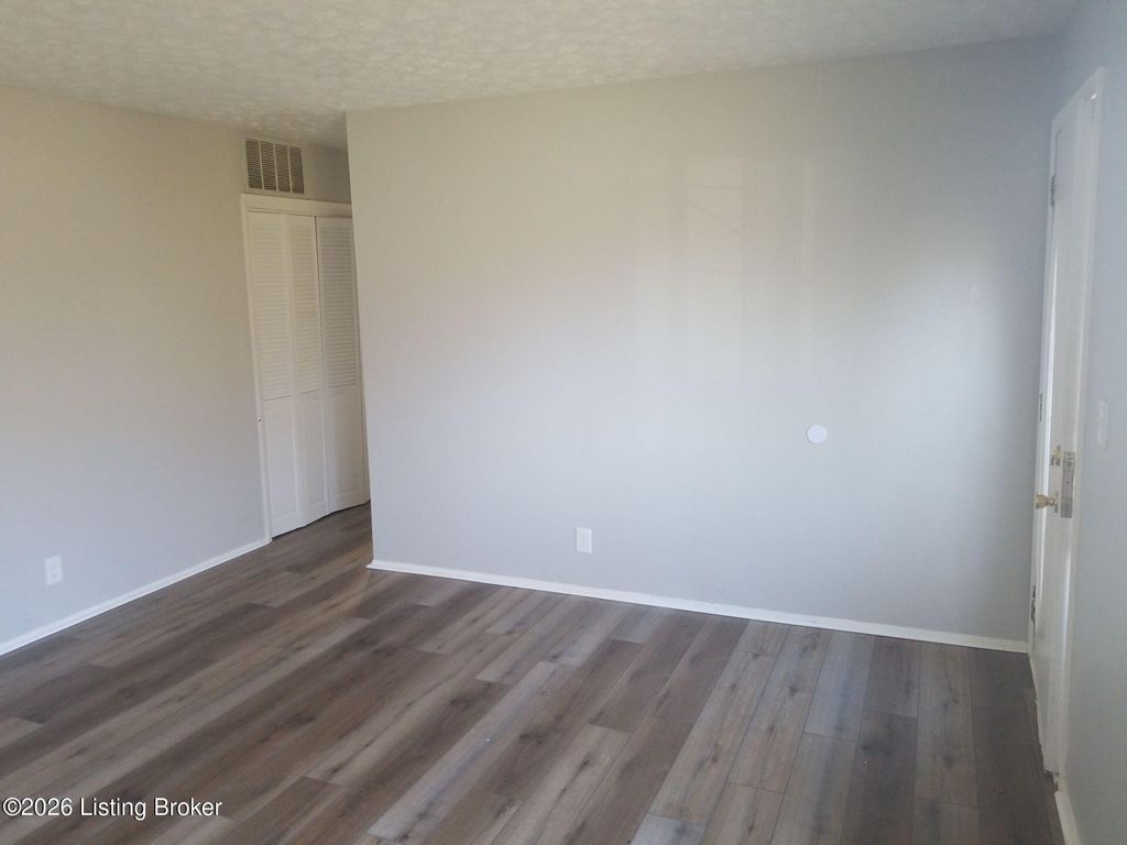 Photo of 9812 Saturn Dr, Louisville, KY 40229 (MLS # 1711583)