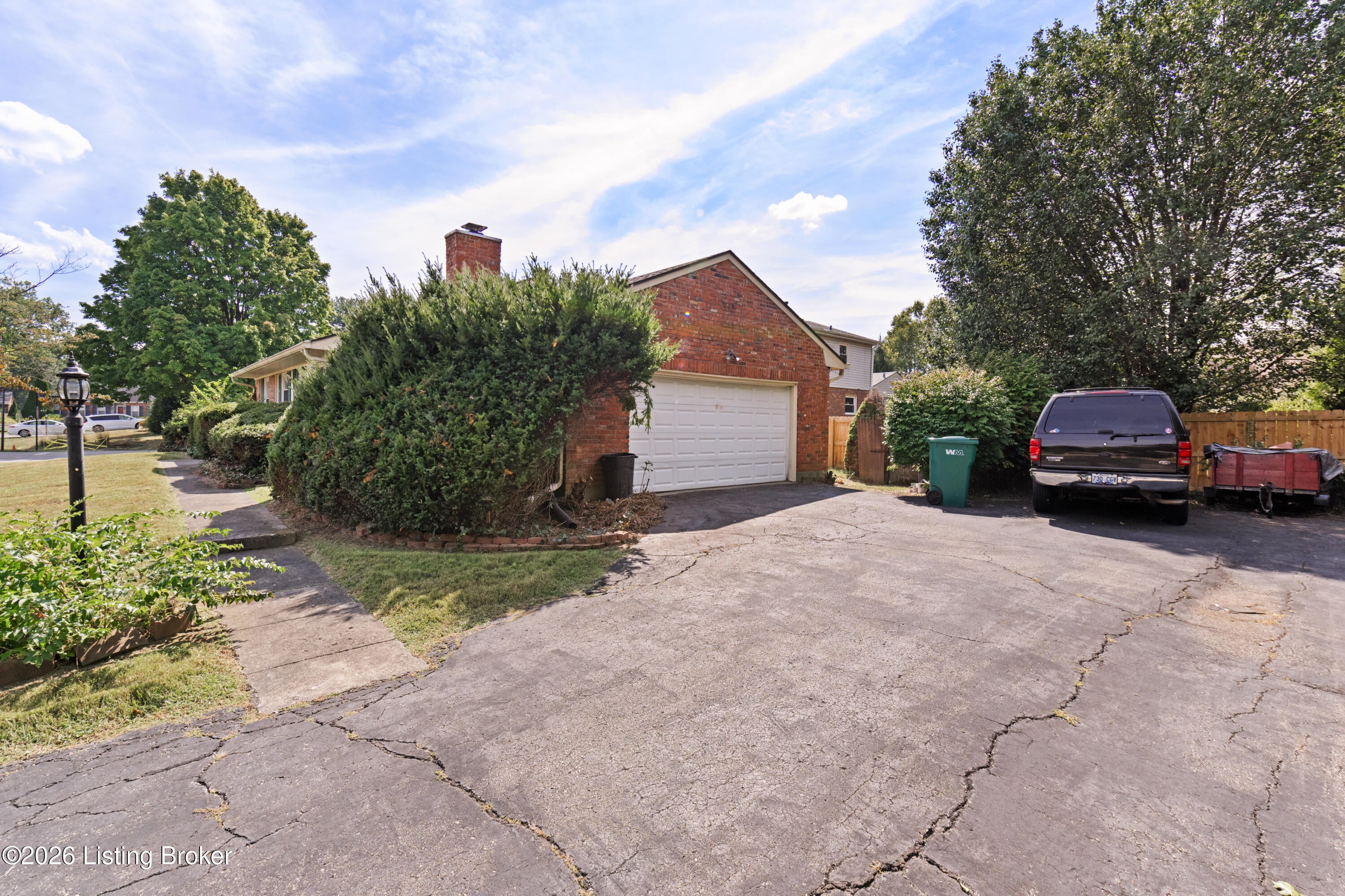 7801 Fairmeadows Ln
