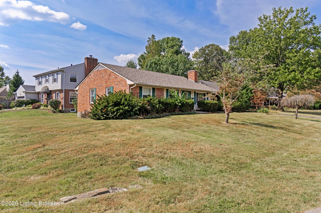 Photo of 7801 Fairmeadows Ln, Louisville, KY 40222 (MLS # 1730801)