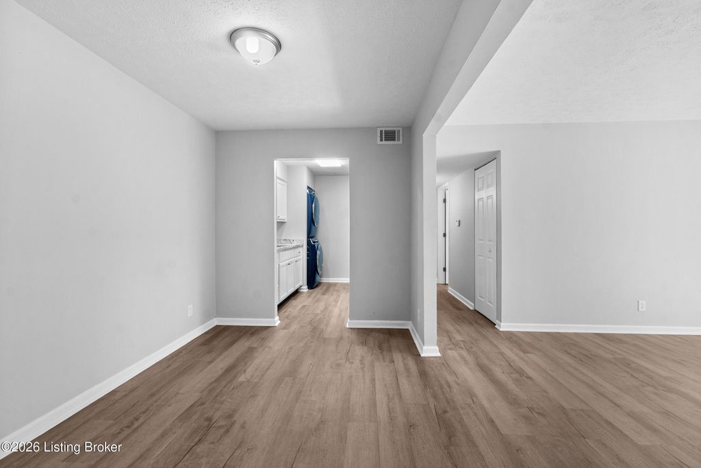 Photo of 3505 Lodge Ln #APT 210, Louisville, KY 40218 (MLS # 1714968)