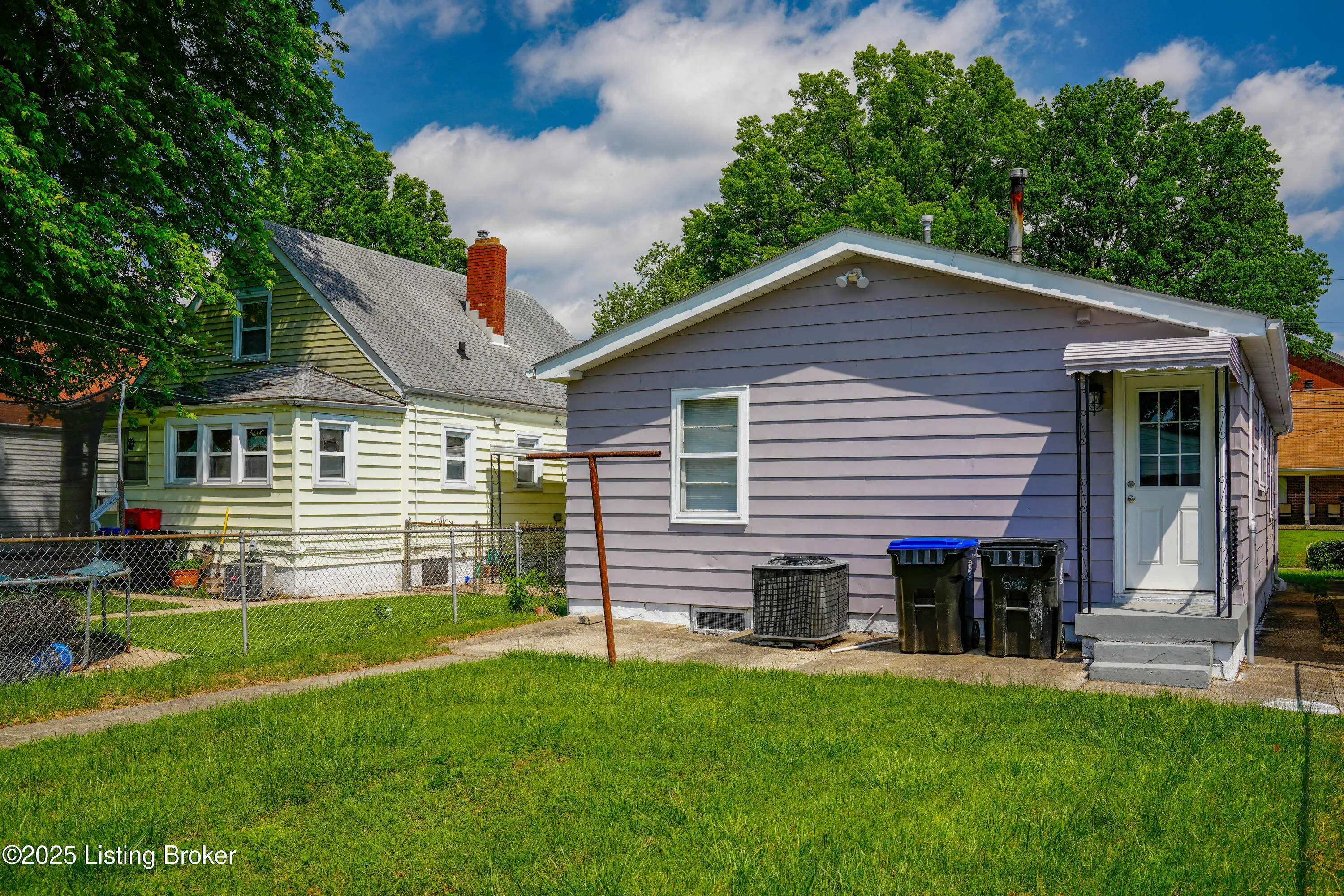 Louisville, Kentucky 40215, United States, 3 Bedrooms Bedrooms, ,1 BathroomBathrooms,Residential,Active,159889