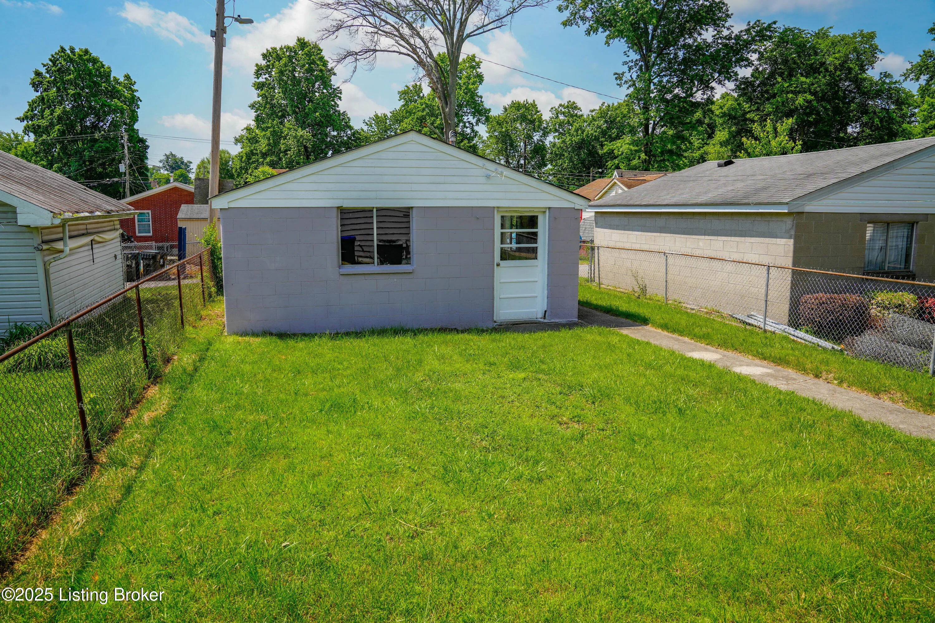 Louisville, Kentucky 40215, United States, 3 Bedrooms Bedrooms, ,1 BathroomBathrooms,Residential,Active,159889