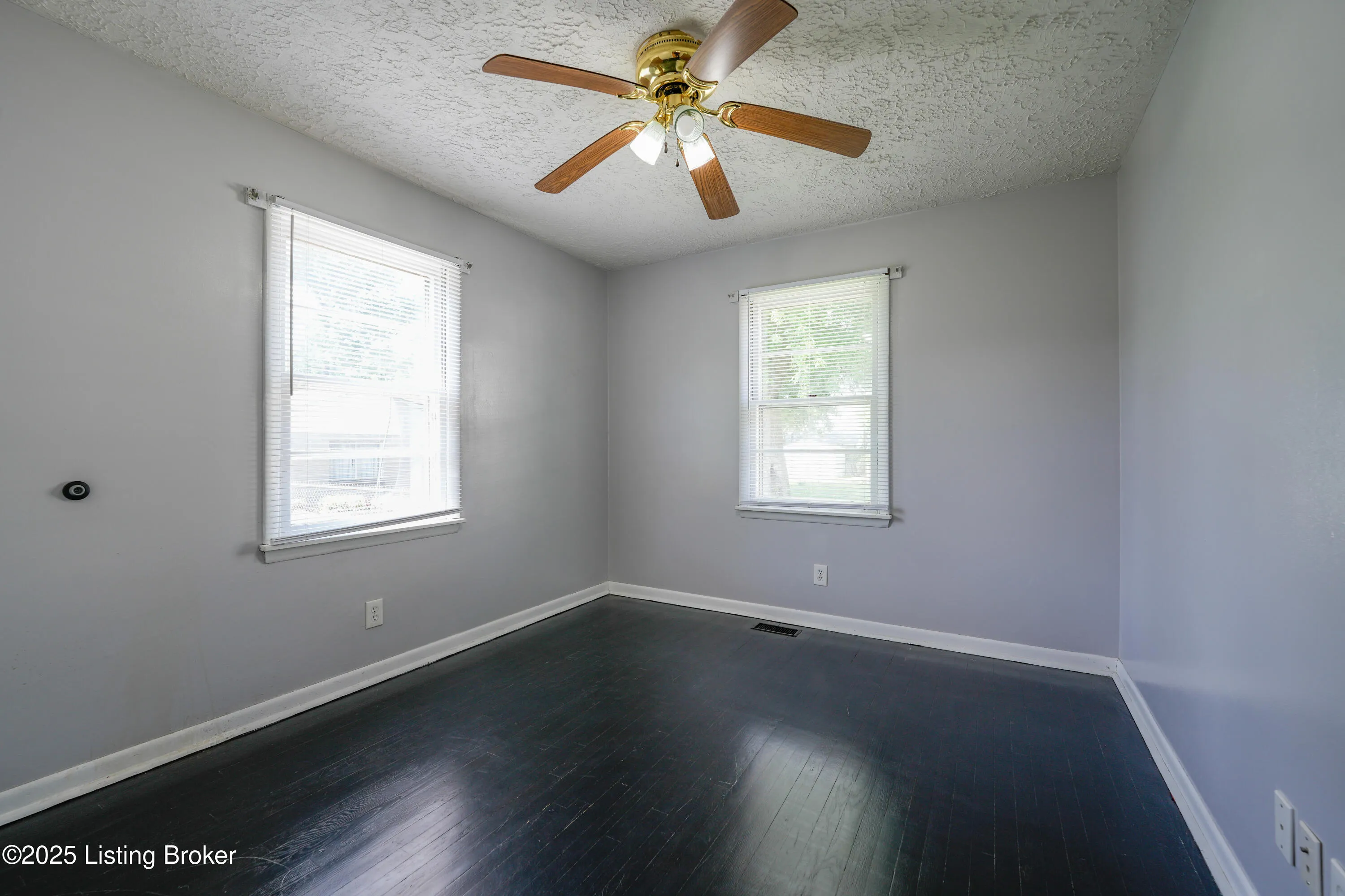 Louisville, Kentucky 40215, United States, 3 Bedrooms Bedrooms, ,1 BathroomBathrooms,Residential,Active,159889