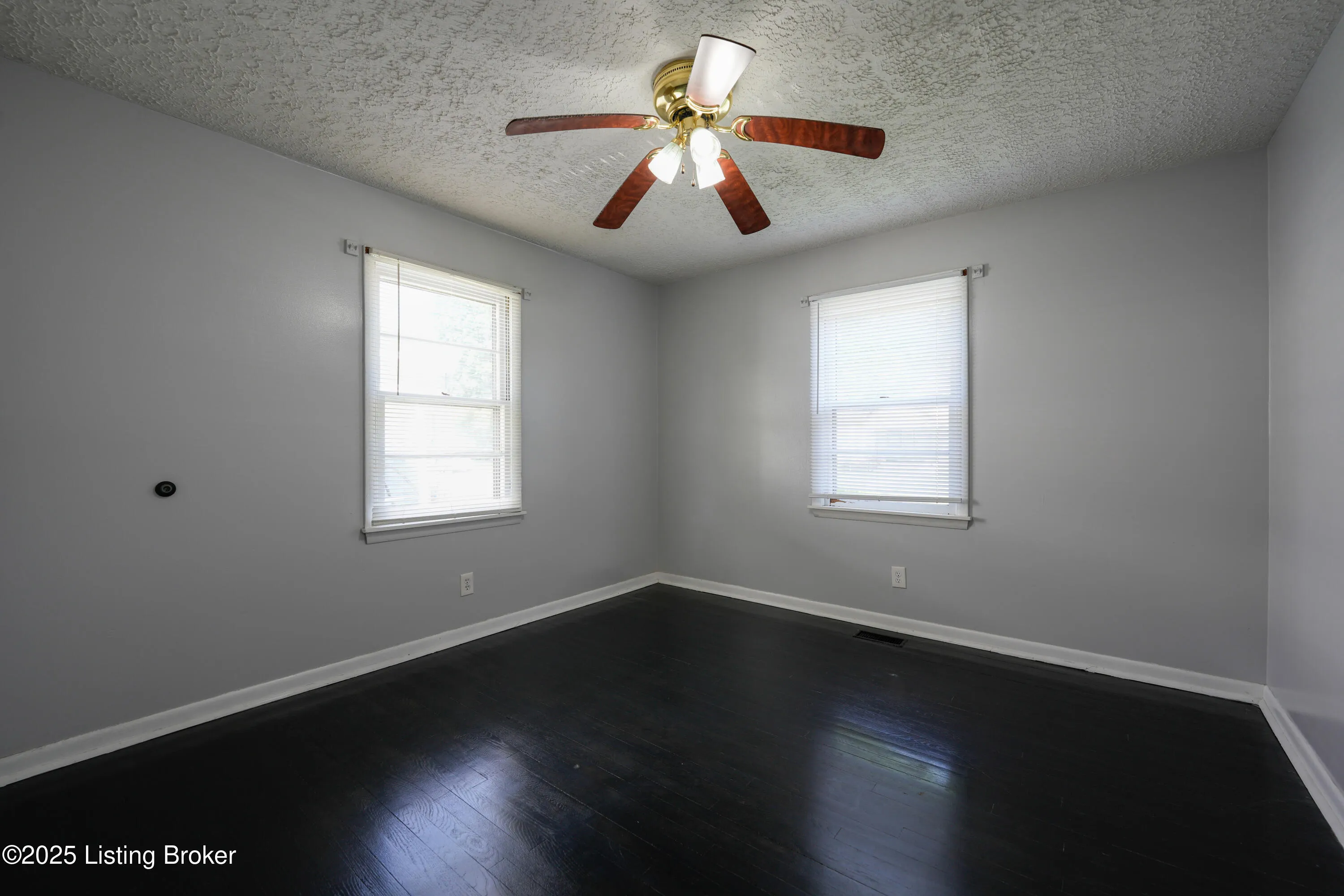 Louisville, Kentucky 40215, United States, 3 Bedrooms Bedrooms, ,1 BathroomBathrooms,Residential,Active,159889