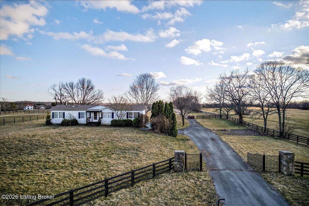 Photo of 6733 Aiken Rd, Louisville, KY 40245 (MLS # 1708152)