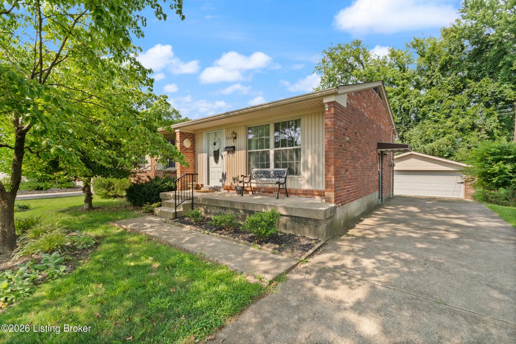 Photo of 3604 Ethelwood Dr, Jeffersontown, KY 40299 (MLS # 1727764)