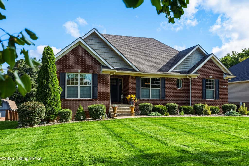 Photo of 166 Grand Central Dr, Simpsonville, KY 40067 (MLS # 1725376)
