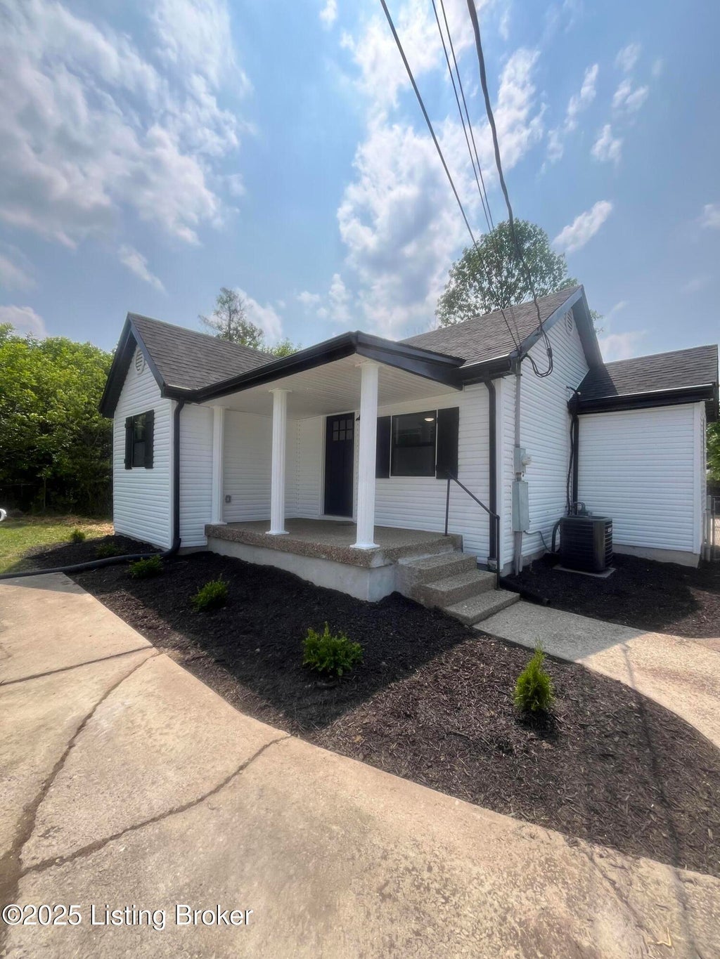 Photo of 195 6th Ave, Shepherdsville, KY 40165 (MLS # 1732843)