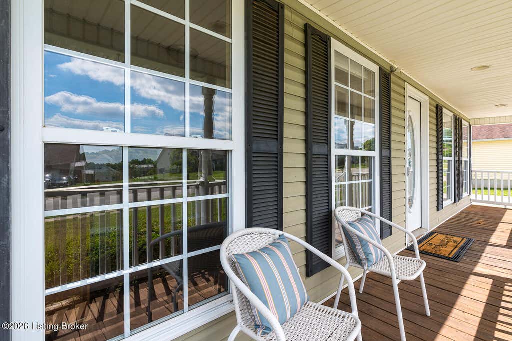 Photo of 633 Windbrook Dr, Elizabethtown, KY 42701 (MLS # 1726166)
