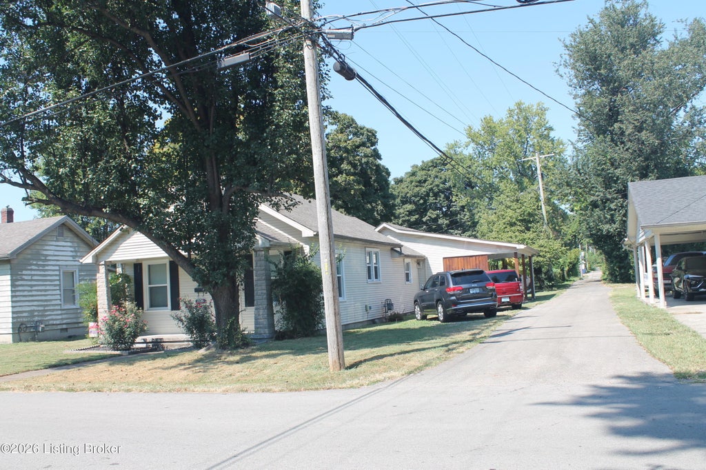 Photo of 206 E Daugherty Ave, Bardstown, KY 40004 (MLS # 1728564)