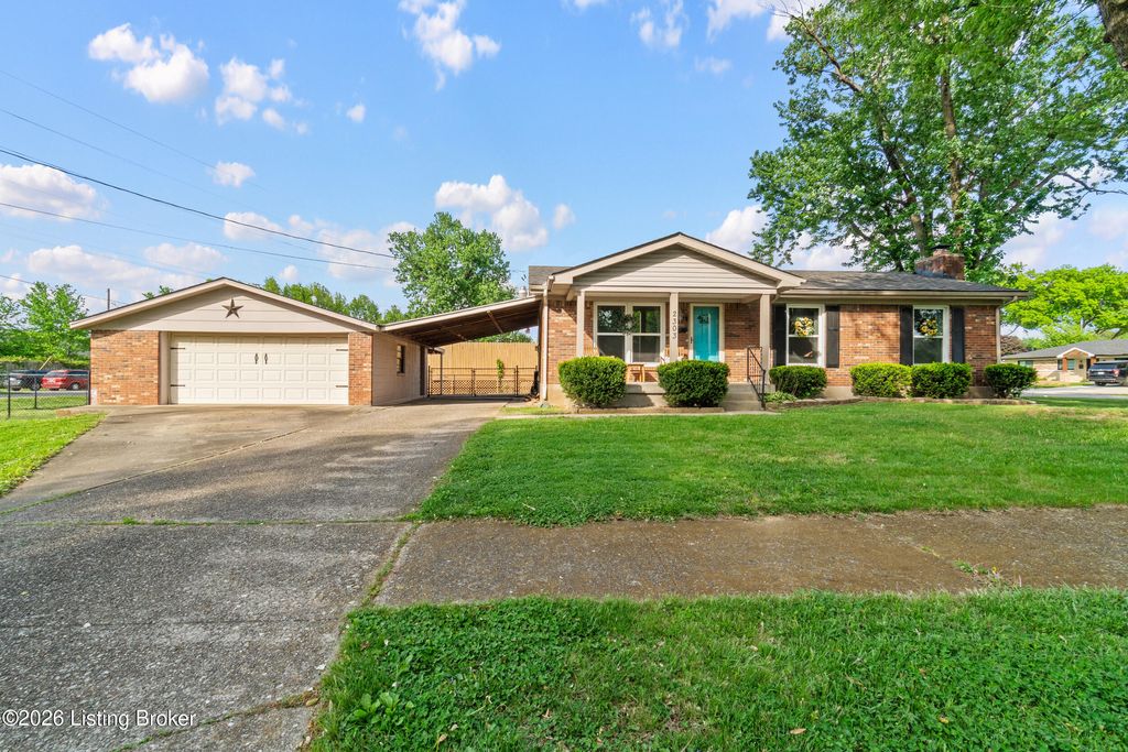 Photo of 2303 Woodmont Dr, Louisville, KY 40220 (MLS # 1714884)