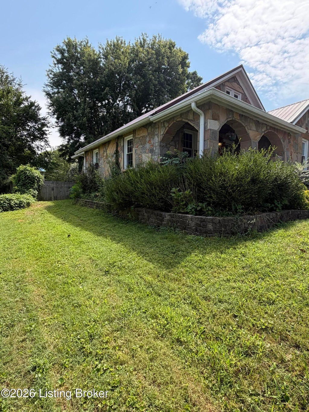 Photo of 124 W Forest Ave, Hodgenville, KY 42748 (MLS # 1725819)
