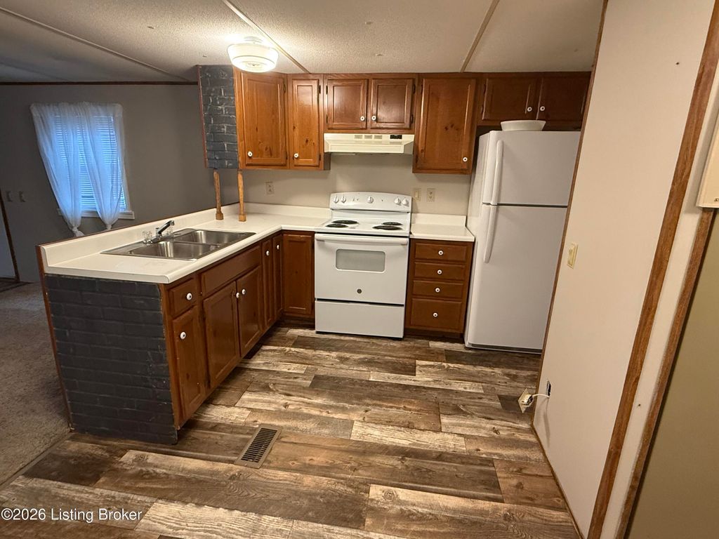 Photo of 758 White St, Leitchfield, KY 42754 (MLS # 1709637)