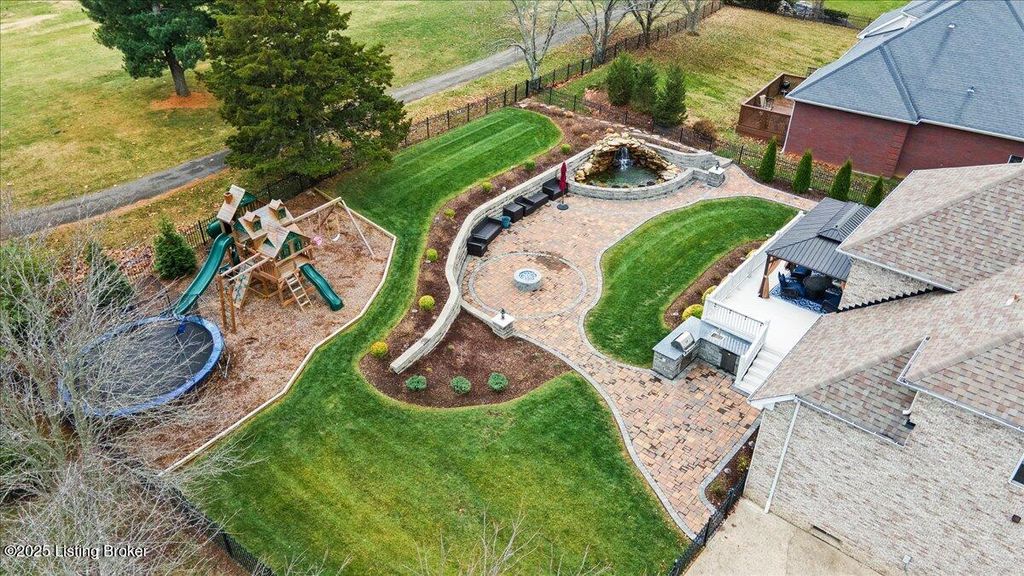 Photo of 1700 Mahogany Run Dr, La Grange, KY 40031 (MLS # 1706989)