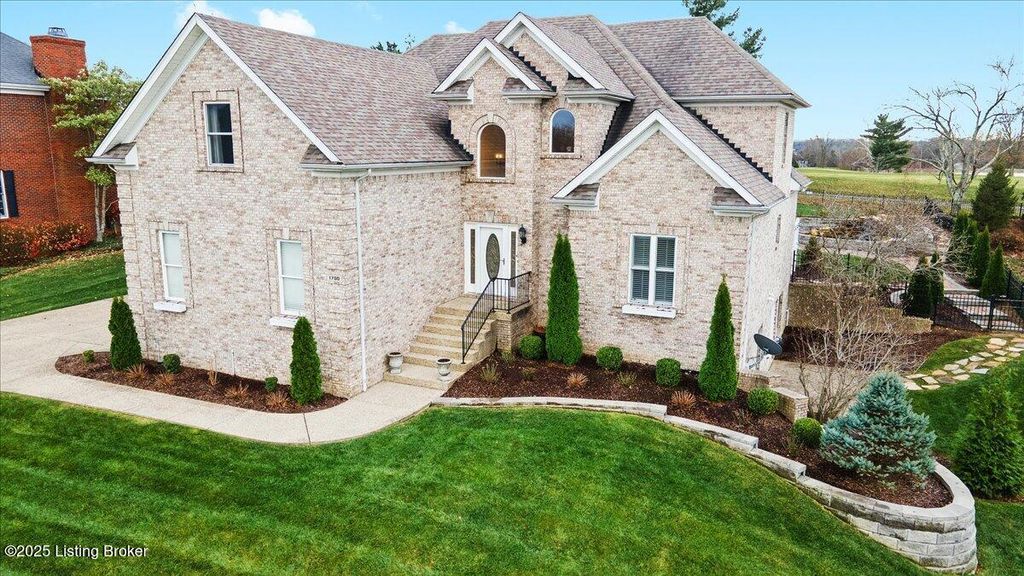 Photo of 1700 Mahogany Run Dr, La Grange, KY 40031 (MLS # 1706989)