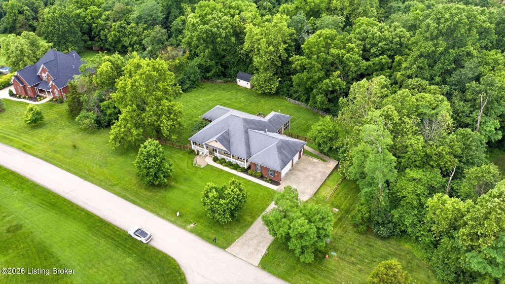 Photo of 3611 Sumerlin Dr, Buckner, KY 40010 (MLS # 1720234)