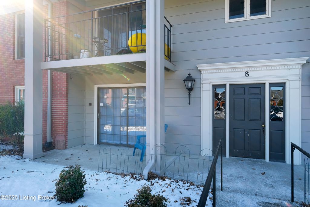Photo of 8 Dupont Way #APT 1, Louisville, KY 40207 (MLS # 1705428)